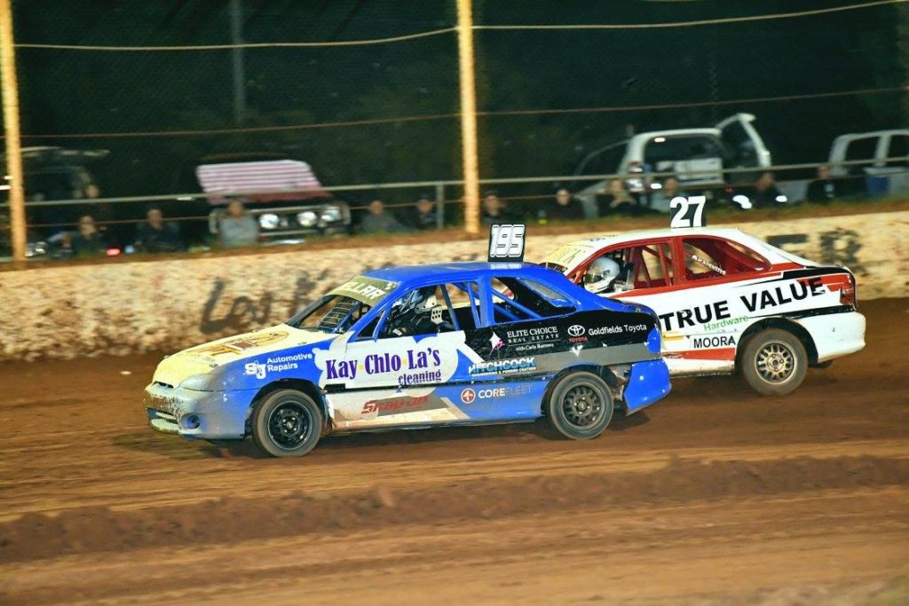 Lachlan Dellar and Jackson Derrick fighting hard for position - Picture by Peter Roebuck
