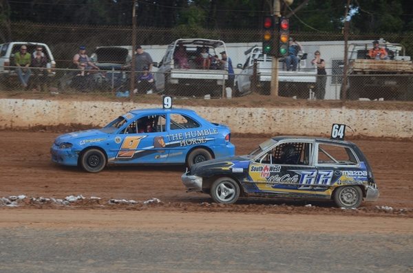 Ziggy Phillips and Makayla Hinsey will be in the thick of the action at Make Smoking History Collie Speedway this weekend. Photo Courtesy of Fastlane Photography. 